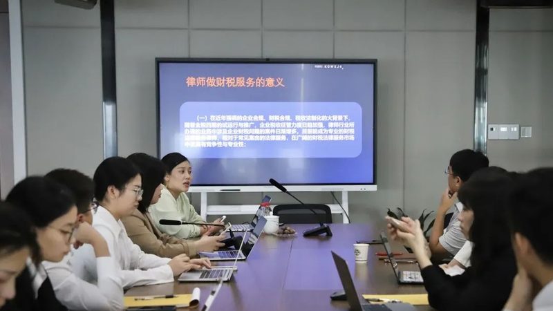 选择代理机构时，首先要关注其专业资质。一个合格的代理机构应具备以下条件：